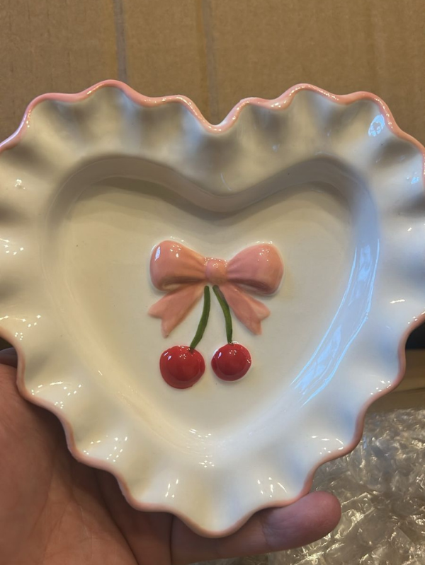 Prato Coração cereja Branco e Rosa